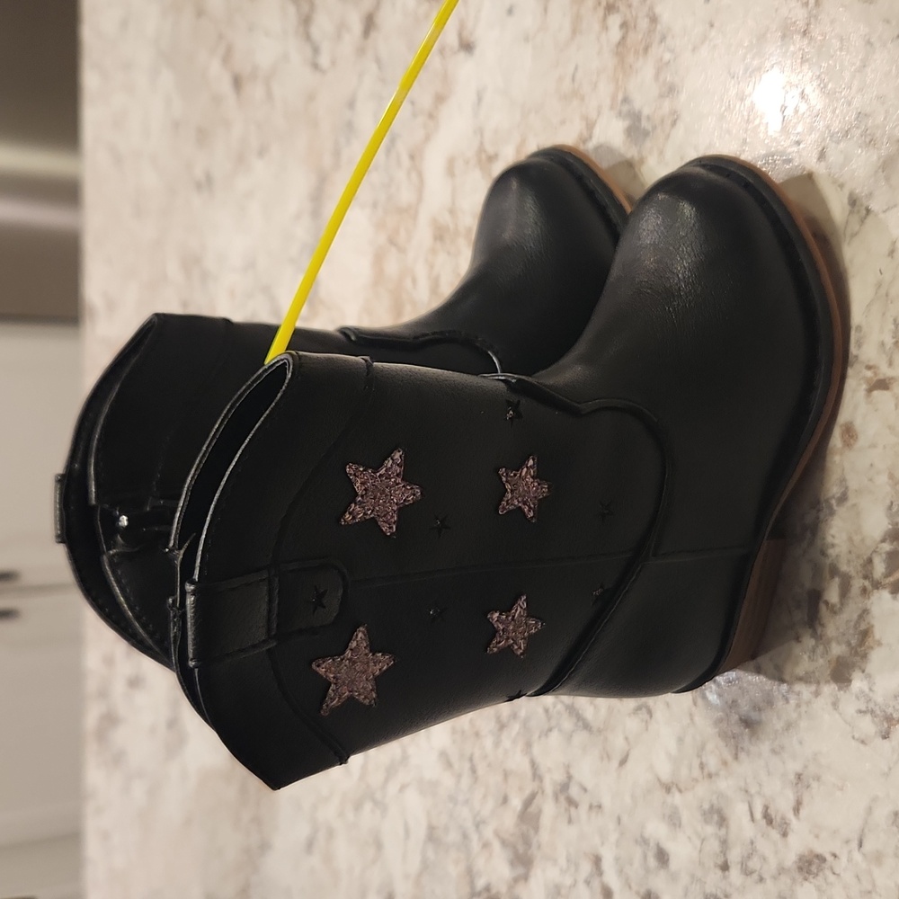 Girls black boots size 5, Cat and Jack